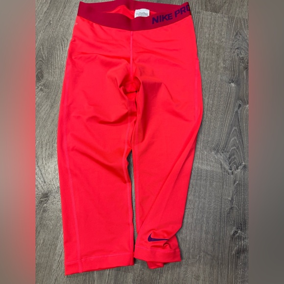 Nike Pro Dri Fit Capri Leggings Workout Athletic Medium Women’s Pants - Picture 1 of 2